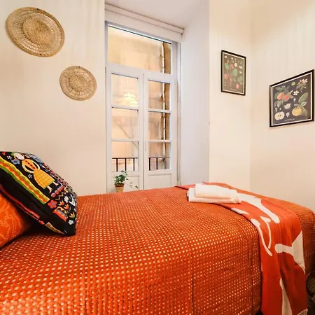 Elegant Lisbon Stay Modern Comfort-Vintage Charm *