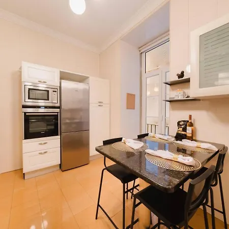 Elegant Lisbon Stay Modern Comfort-Vintage Charm *