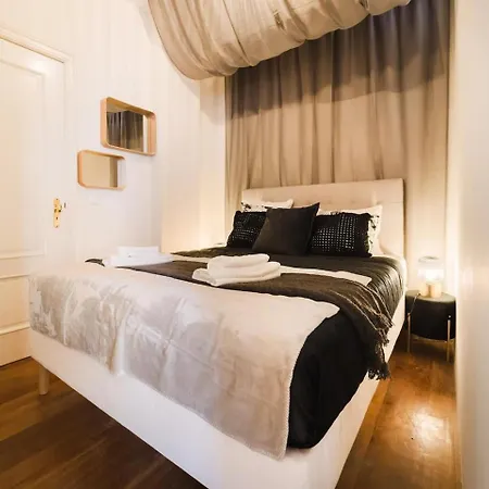 Elegant Lisbon Stay Modern Comfort-Vintage Charm