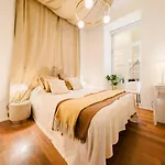 Elegant Vintage Charm-modern Comfort