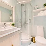 Elegant Vintage Charm-modern Comfort