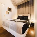 Elegant Vintage Charm-modern Comfort