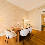 Elegant Vintage Charm-modern Comfort Lisboa