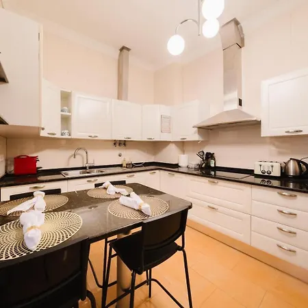 Apartment Elegant Vintage Charm-modern Comfort *