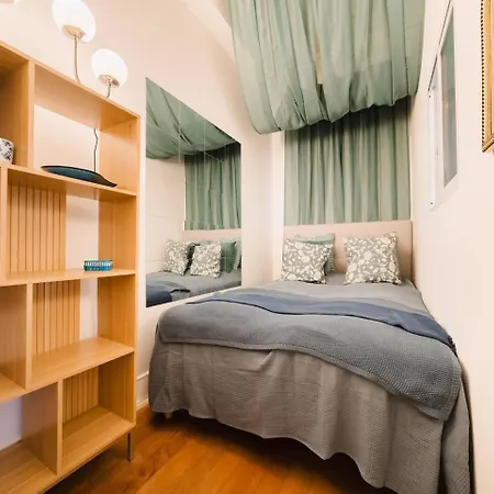 Elegant Vintage Charm-modern Comfort Apartment