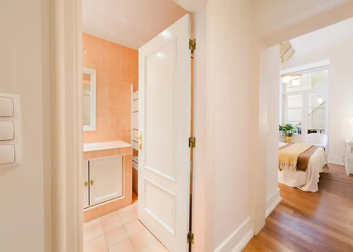 Elegant Vintage Charm-modern Comfort Апартаменты