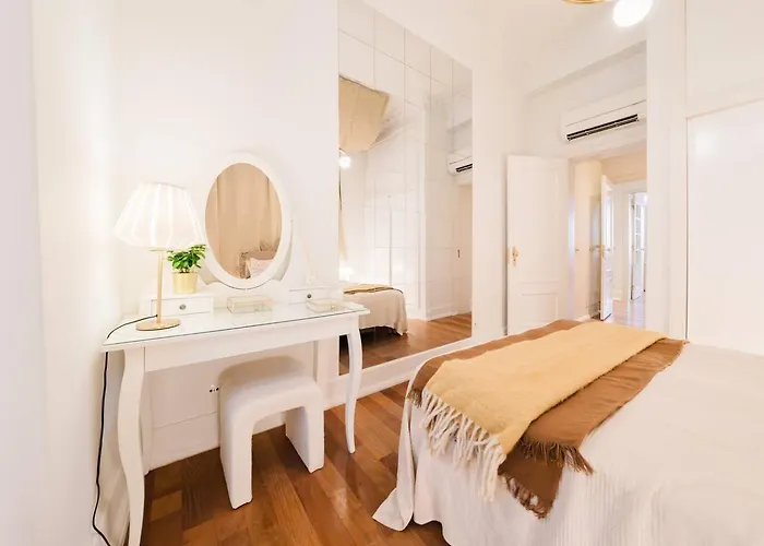 Elegant Vintage Charm-modern Comfort *