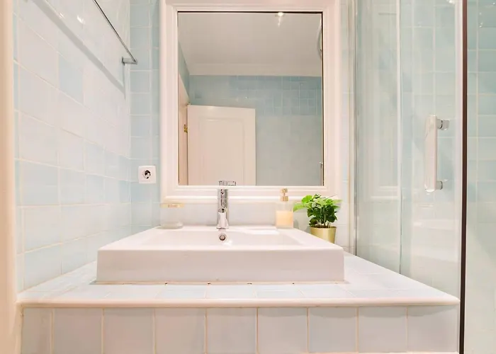 Elegant Vintage Charm-modern Comfort Лиссабон