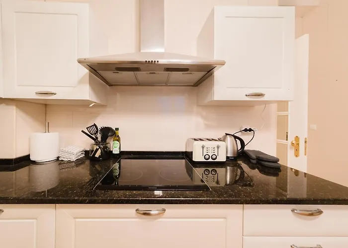 Апартаменты Elegant Vintage Charm-modern Comfort Лиссабон