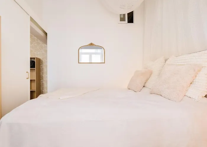 Elegant Vintage Charm-modern Comfort Апартаменты *