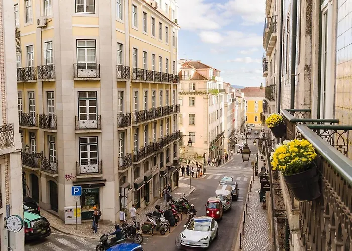 Апартаменты Elegant Vintage Charm-modern Comfort Лиссабон