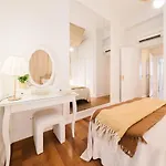 Elegant Vintage Charm-modern Comfort *