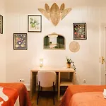 Elegant Vintage Charm-modern Comfort * Lissabon