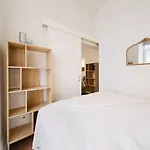 Elegant Vintage Charm-modern Comfort 아파트