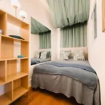 Elegant Vintage Charm-modern Comfort 아파트
