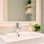 Elegant Vintage Charm-modern Comfort *