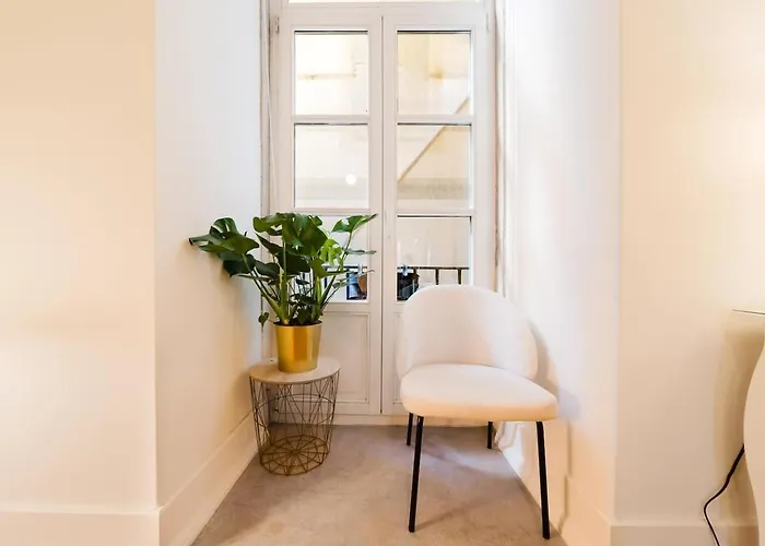 Apartment Elegant Vintage Charm-modern Comfort