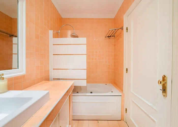 Apartment Elegant Vintage Charm-modern Comfort Lisbon